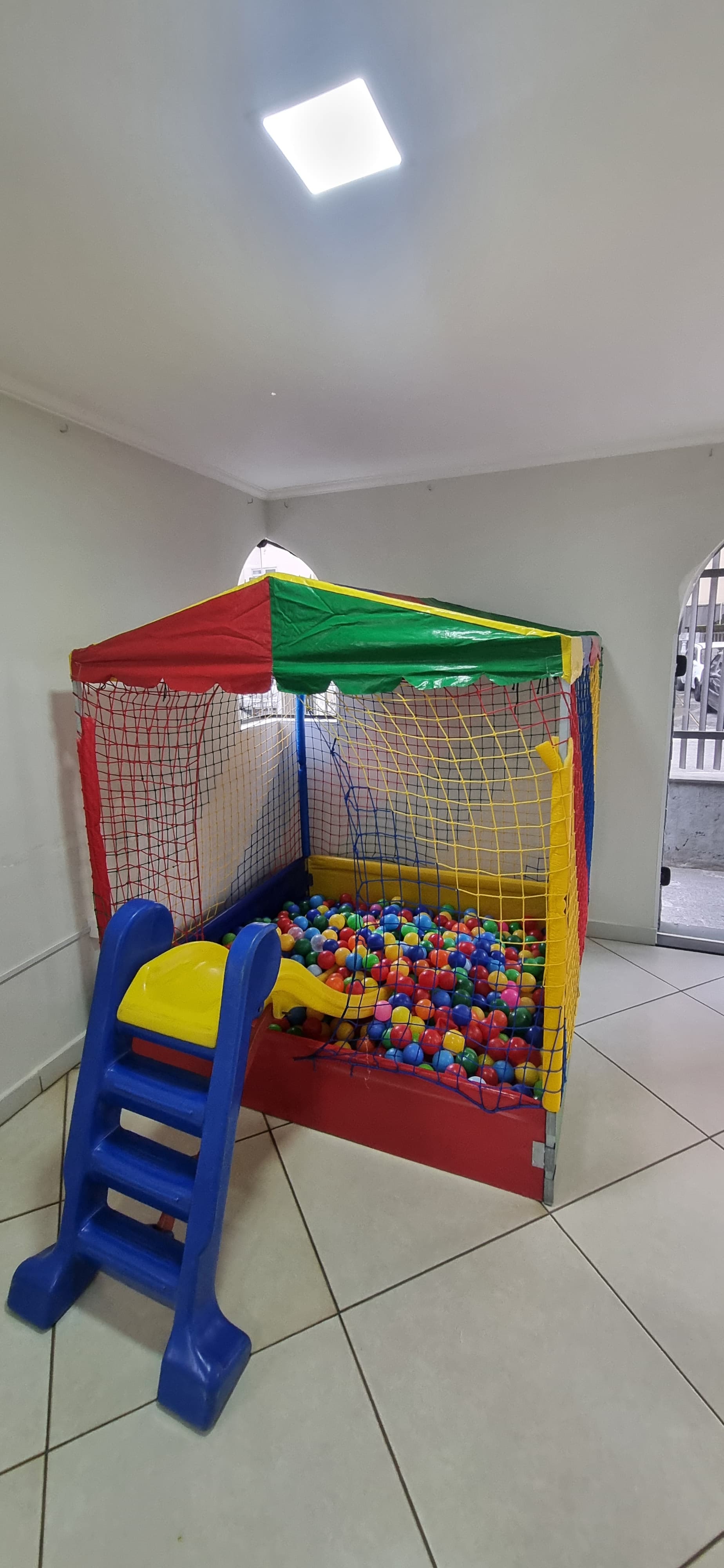 Piscina de Bolinhas 1,5 metros Casinha – Diversão que Cabe em Qualquer Espaço - foto 2