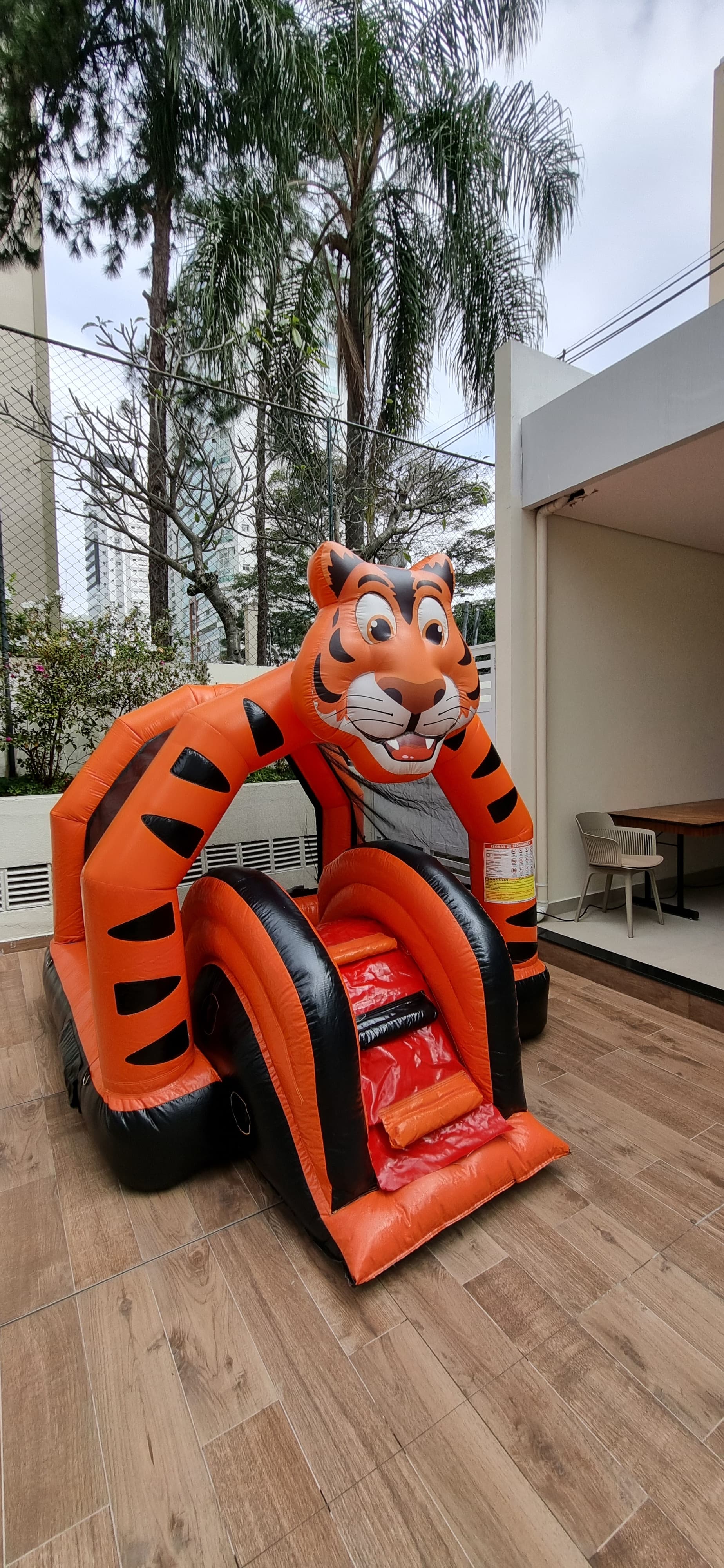 Piscina de Bolinhas Yupi do Tigre – Aventura e Diversão para Crianças - foto 1