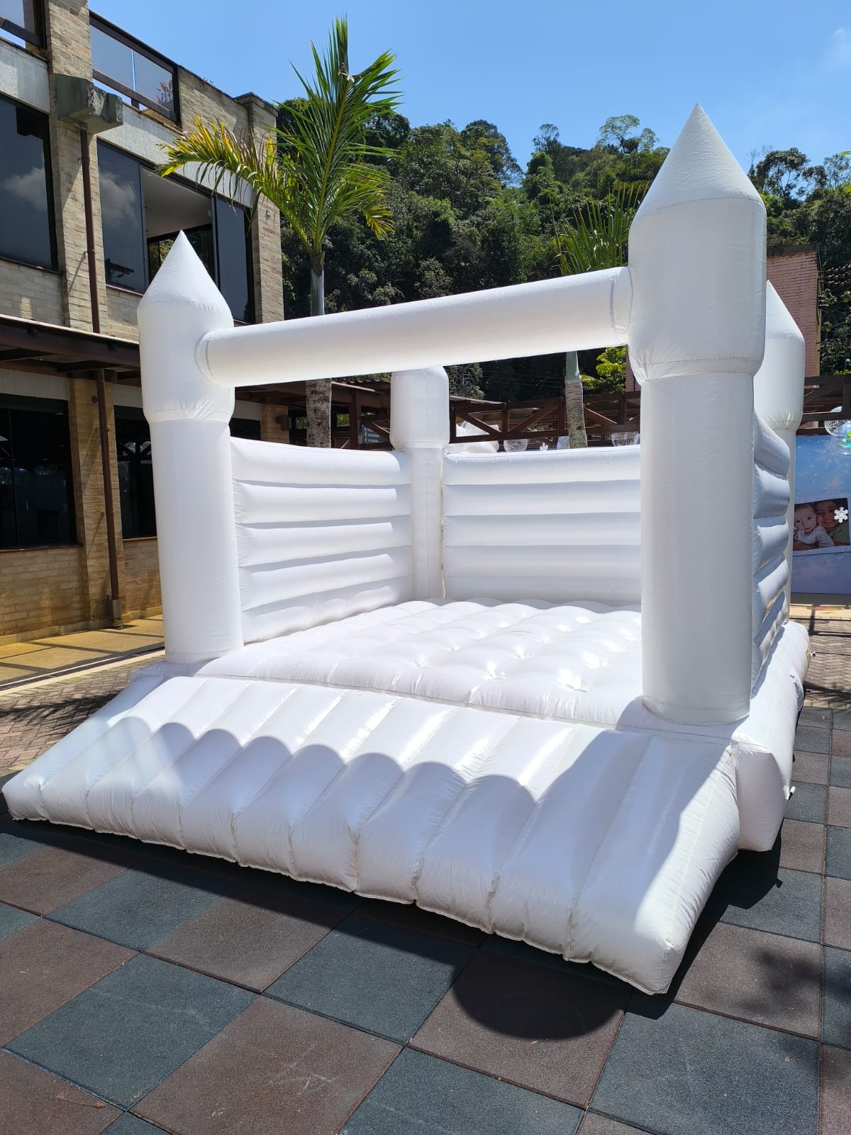 Castelo Branco Inflável para Eventos de Luxo - foto 3