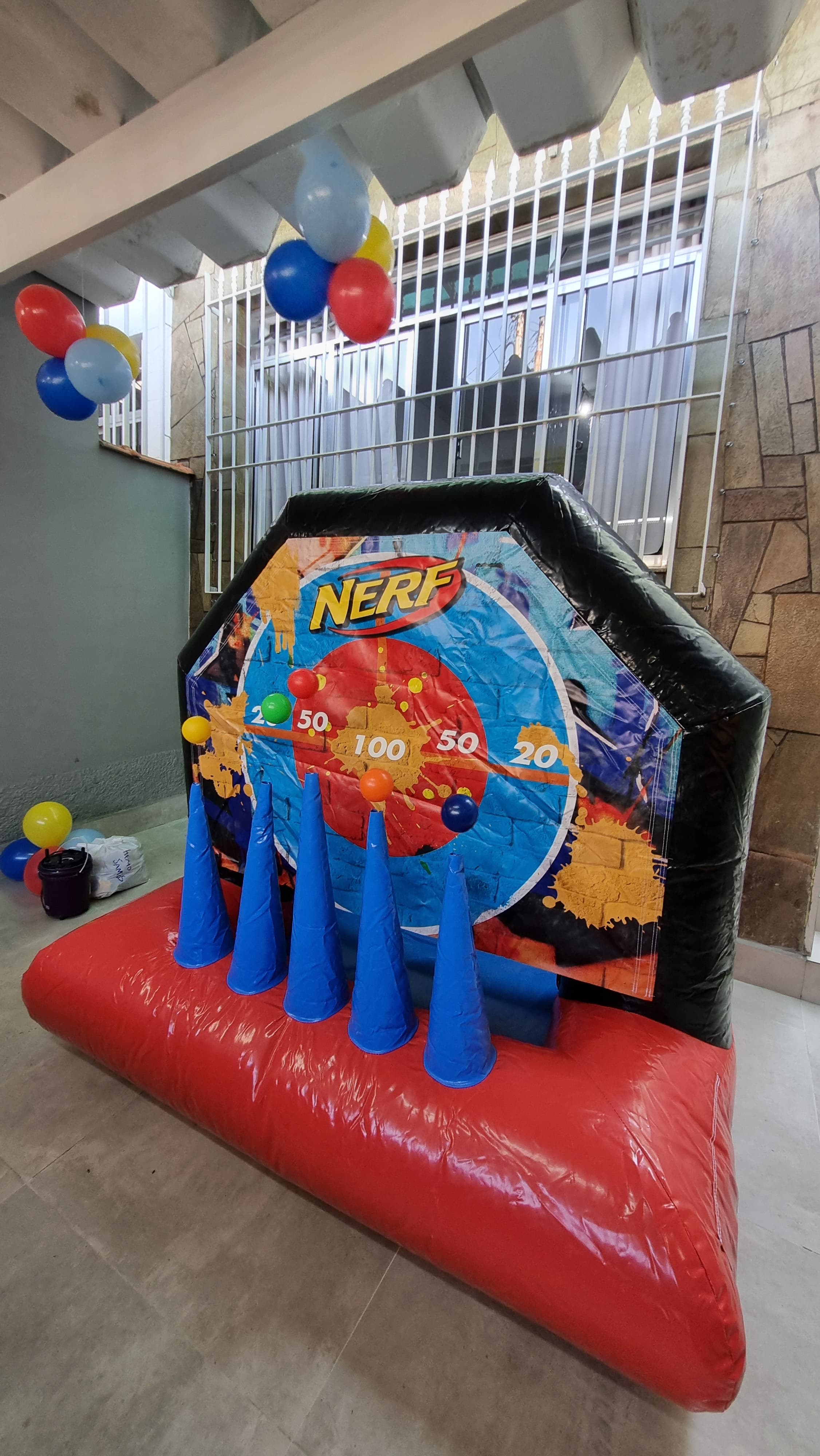 Nerf e Corrida Maluca Inflável – Jogo Interativo 2 em 1 para Eventos - foto 1